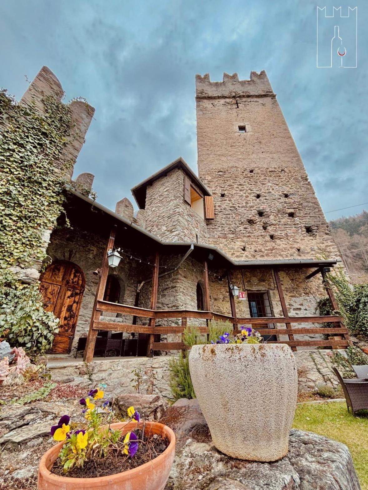 Foppoli Castle, Private 11Th Century Fortress With Panoramic View, Sauna And Hot Tub Overlooking The Valtellina Mazzo di Valtellina Exterior photo