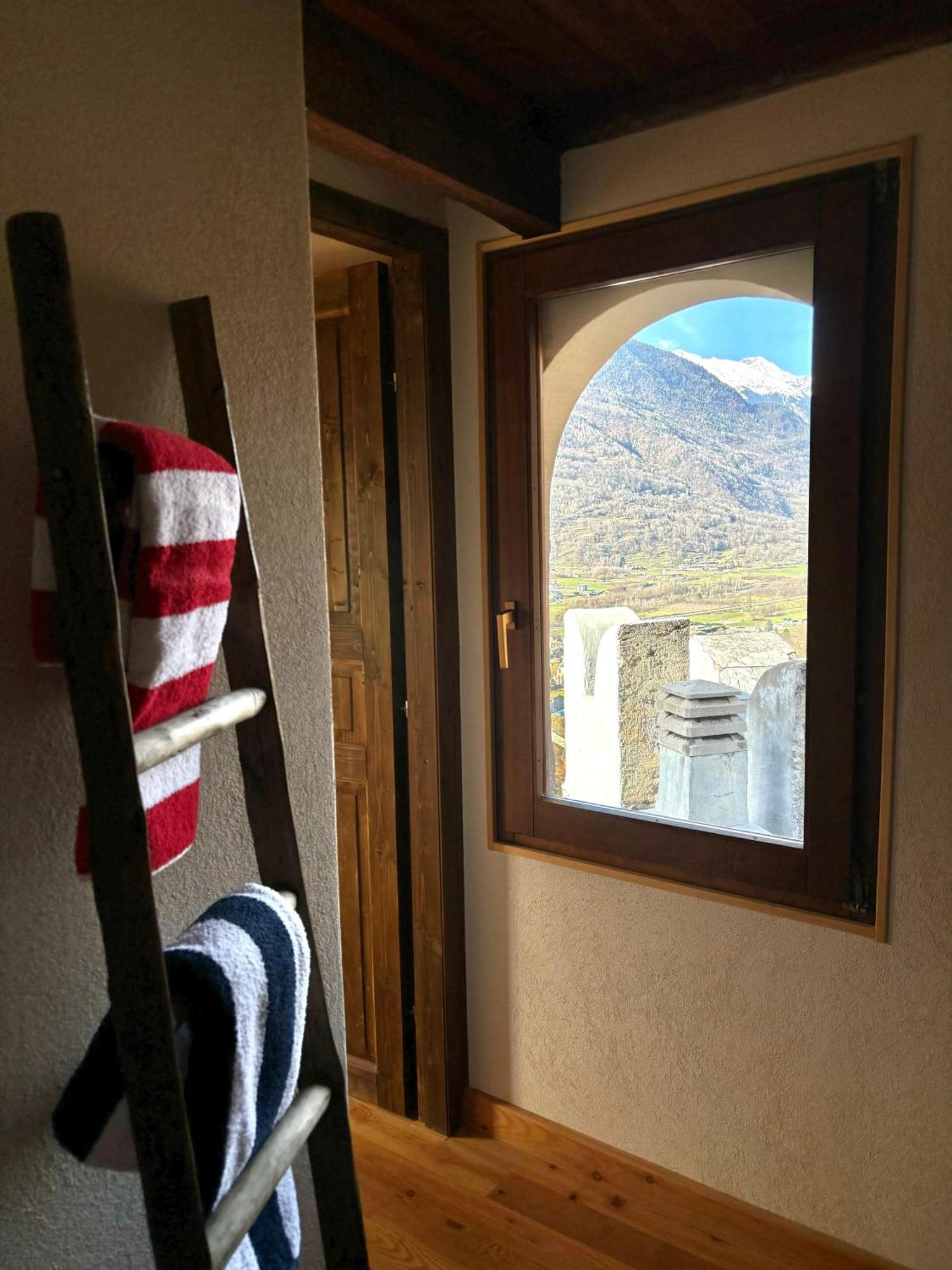 Foppoli Castle, Private 11Th Century Fortress With Panoramic View, Sauna And Hot Tub Overlooking The Valtellina Mazzo di Valtellina Exterior photo