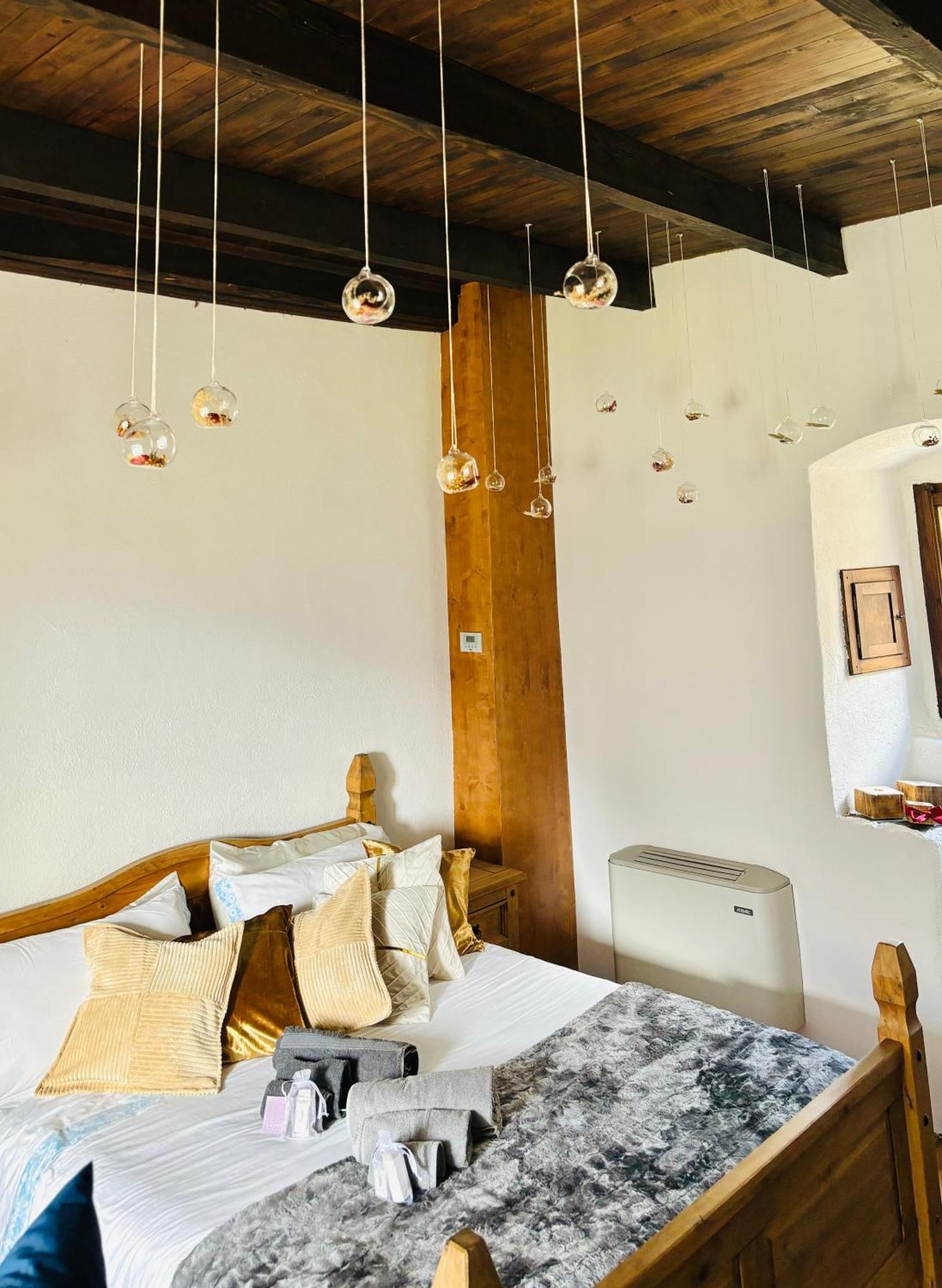 Foppoli Castle, Private 11Th Century Fortress With Panoramic View, Sauna And Hot Tub Overlooking The Valtellina Mazzo di Valtellina Exterior photo
